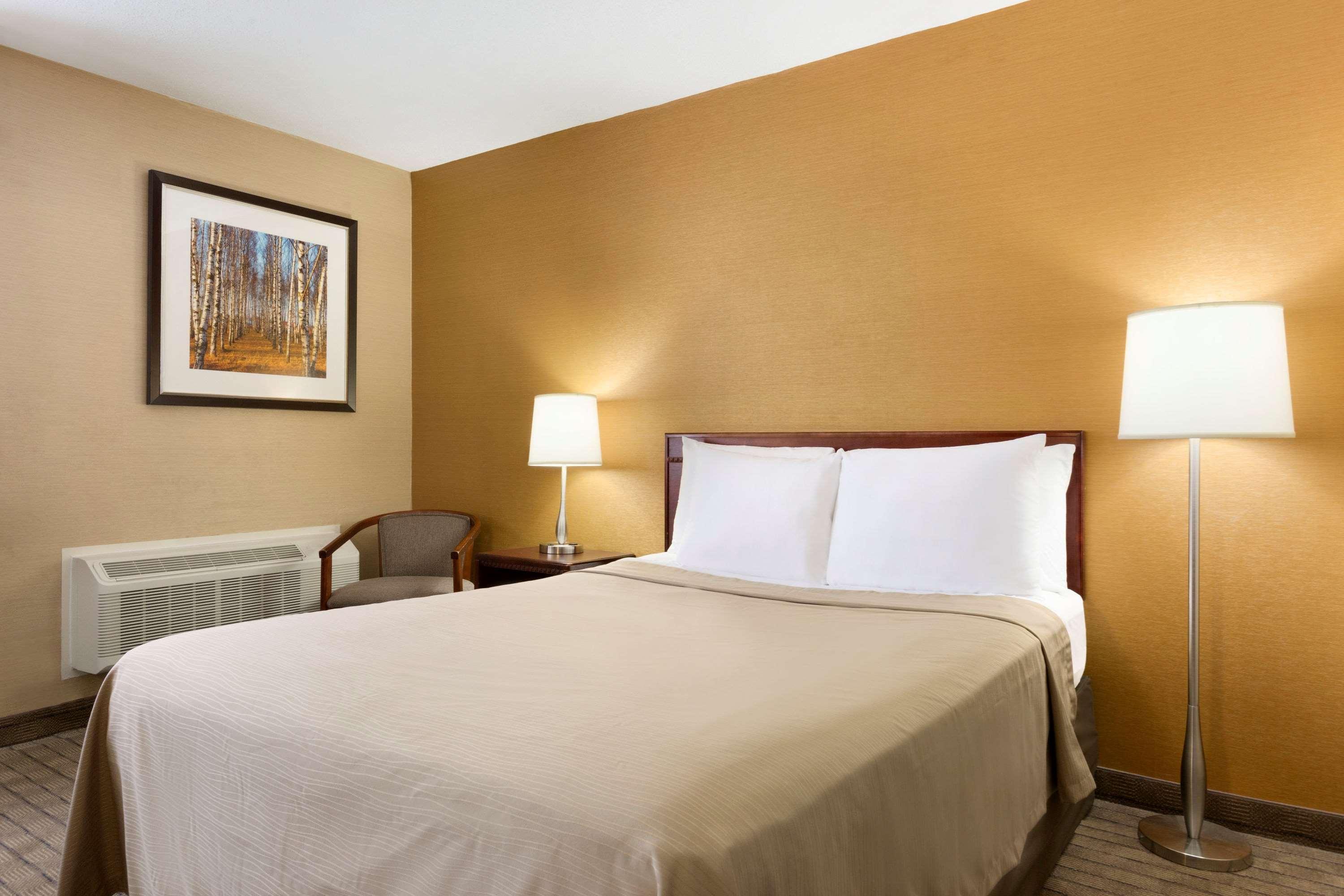 Travelodge By Wyndham Toronto East Buitenkant foto