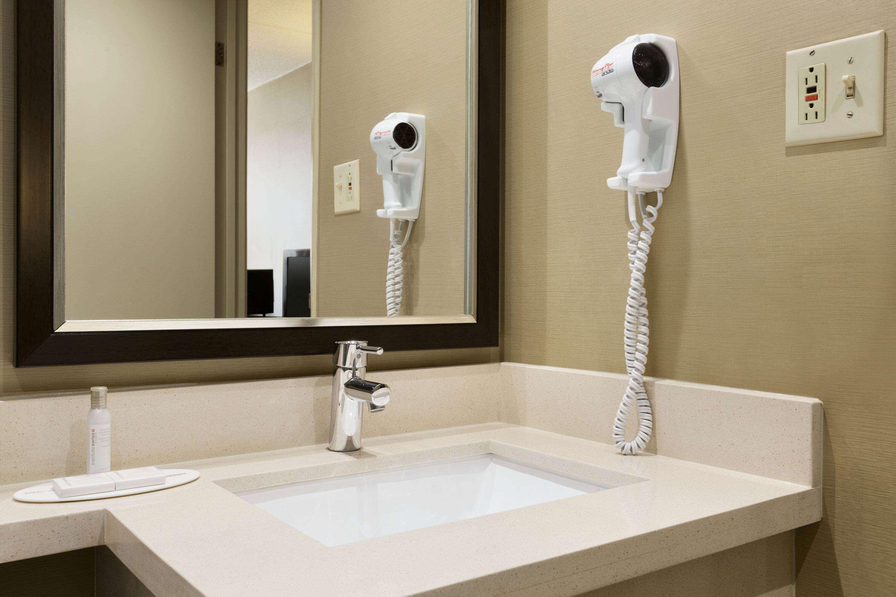 Travelodge By Wyndham Toronto East Buitenkant foto