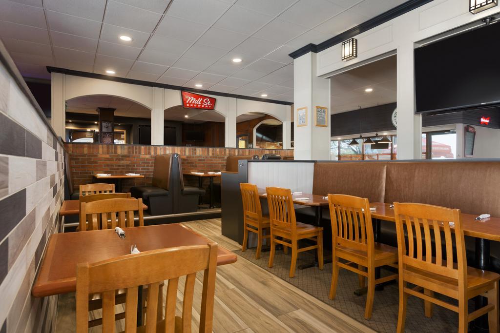Travelodge By Wyndham Toronto East Buitenkant foto