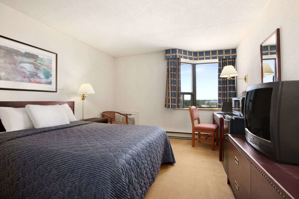 Travelodge By Wyndham Toronto East Buitenkant foto