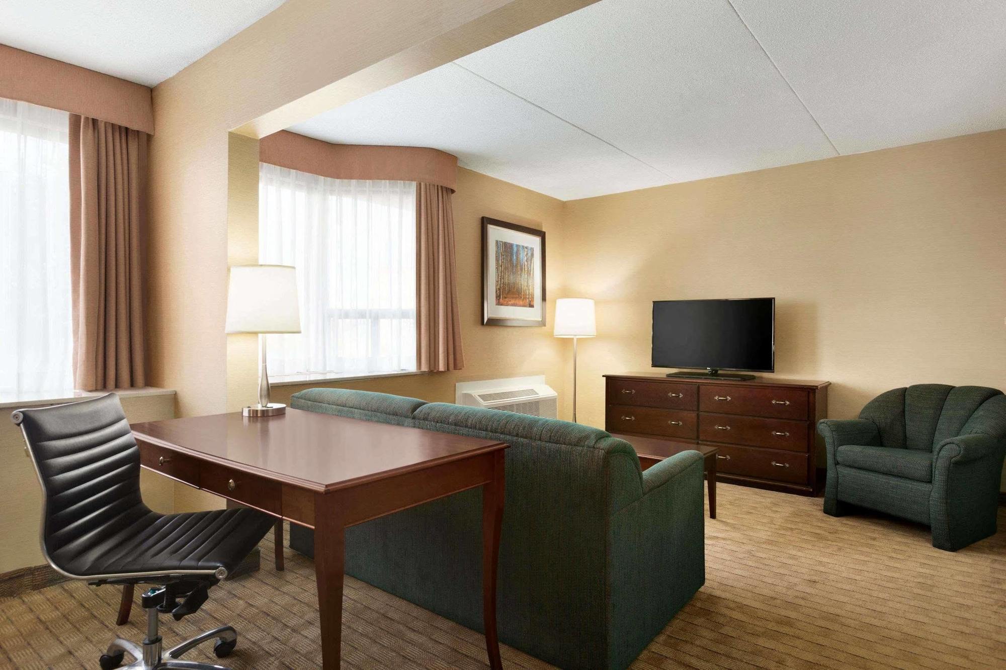 Travelodge By Wyndham Toronto East Buitenkant foto