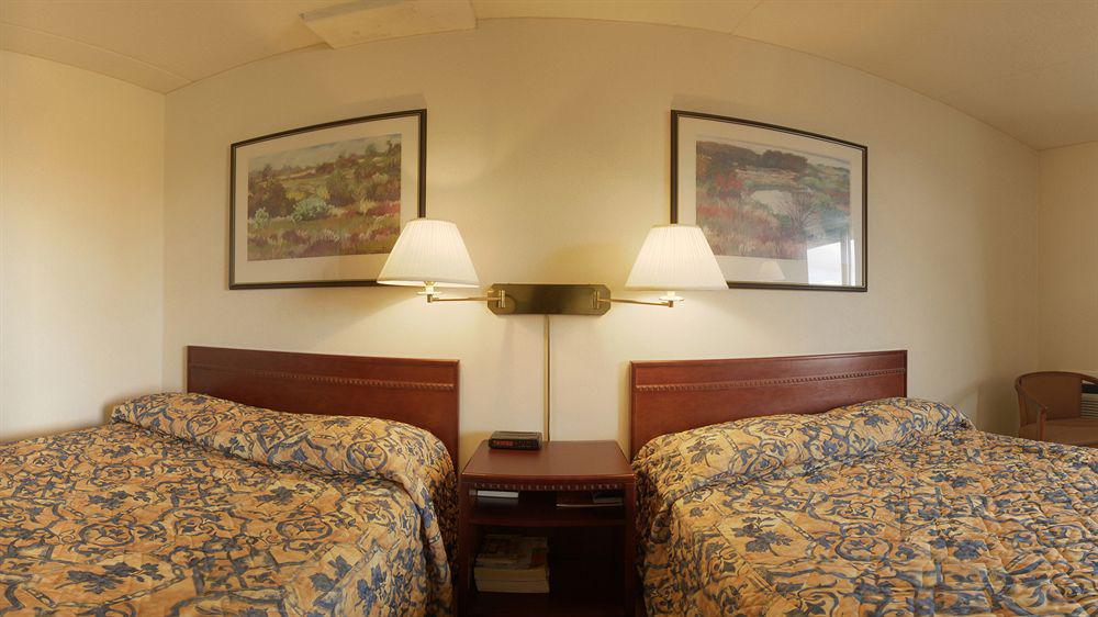 Travelodge By Wyndham Toronto East Buitenkant foto