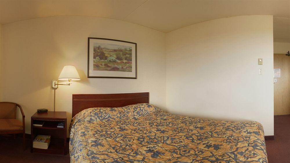 Travelodge By Wyndham Toronto East Buitenkant foto